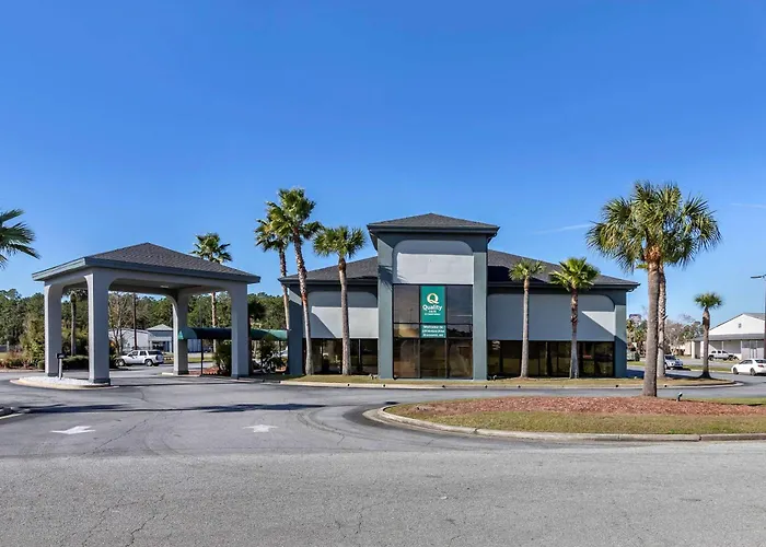 Hotel with pool: Quality Inn Brunswick