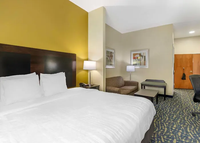 Best Western Plus Brunswick Inn & Suites